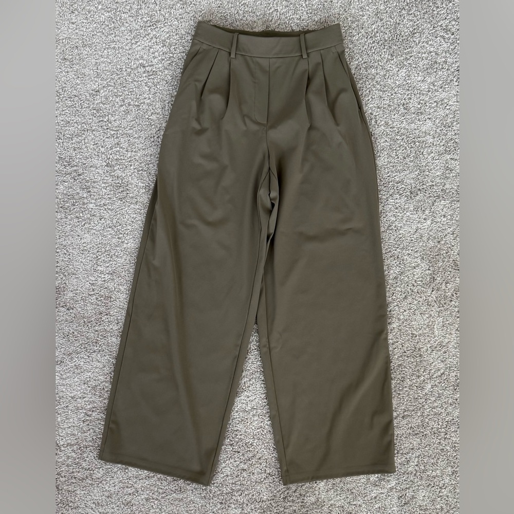 Lululemon - Daydrift highrise trouser in “nomad,” size M